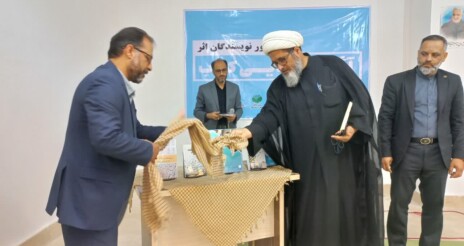 امامجمعه اروندکنار: وظیفه نهادهای فرهنگی حمایت از نوجوانان نویسنده است